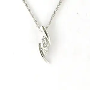 14k wit gouden collier en hanger met briljant geslepen diamanten tot. 0.12ct kopen? Bied vanaf 340!