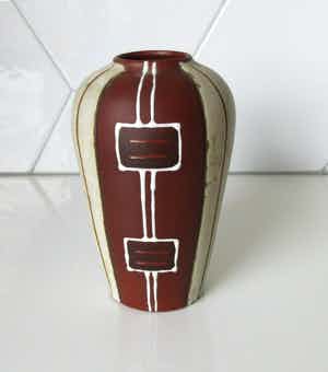 Niet of onleesbaar gesigneerd - Jawa Keramik vintage vaasje verkocht voor € 1!