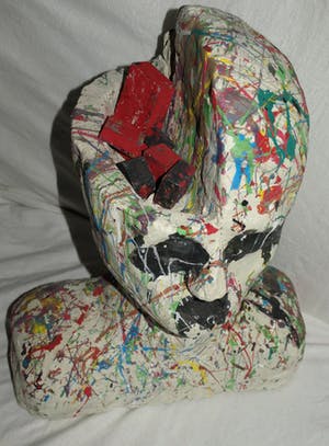 Niet of onleesbaar gesigneerd - Beeld van beton , ‘Hoofd met open schedelhelft’ - beschilderd kopen? Bied vanaf 1!