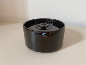 Niet of onleesbaar gesigneerd - Donkerbruine keramische deksel doos Pino Spagnolo voor Sicart Milano kopen? Bied vanaf 1!