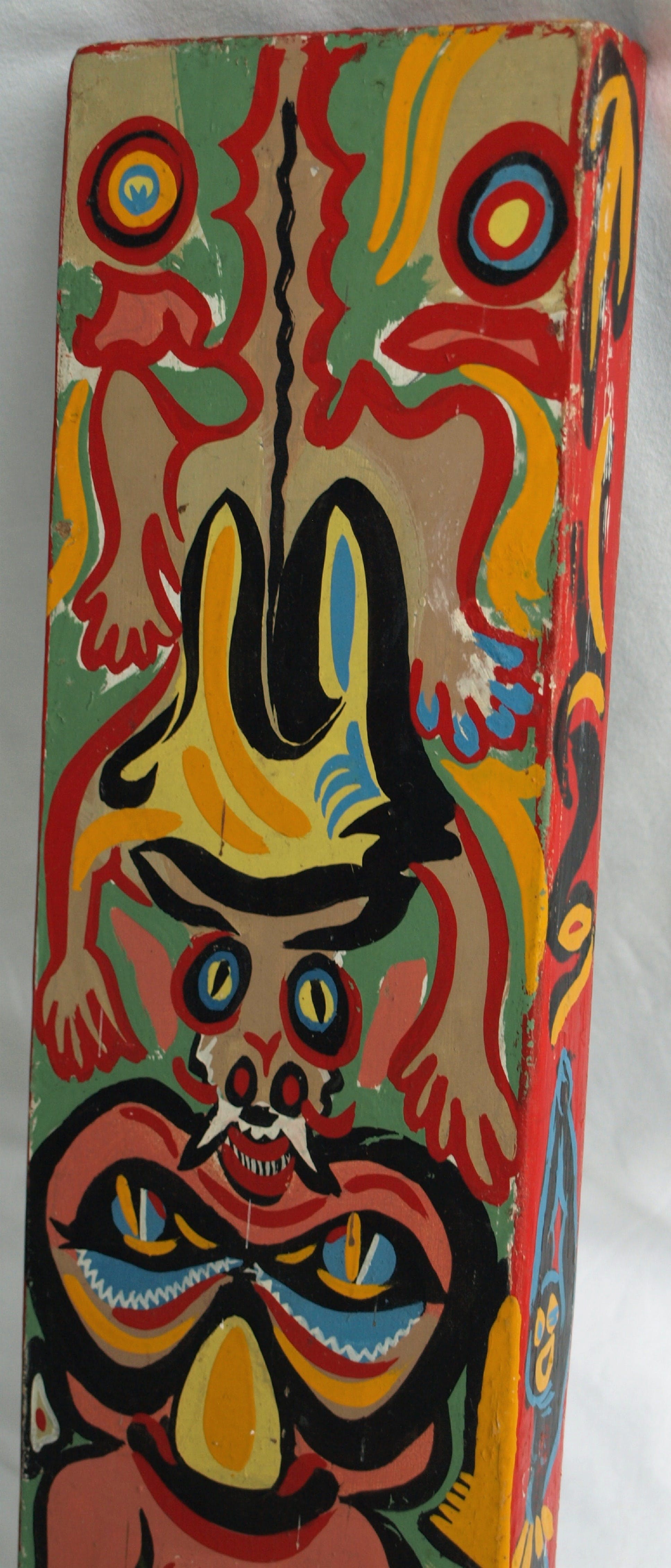 Niet of onleesbaar gesigneerd - Olieverf op houten frame , “Totempaal” – 68 cm hoog  kopen? Bied vanaf 1!