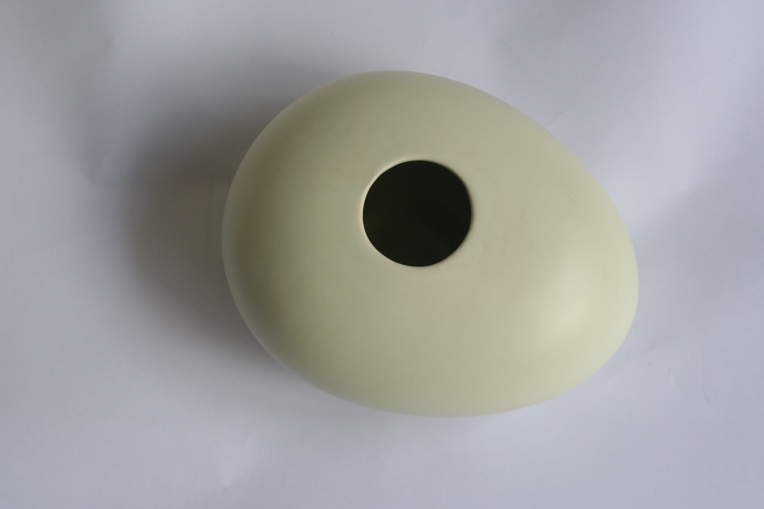 Niet of onleesbaar gesigneerd - ovale vaas - aan de onderzijde staat ASA en tekst verkocht voor € 1!