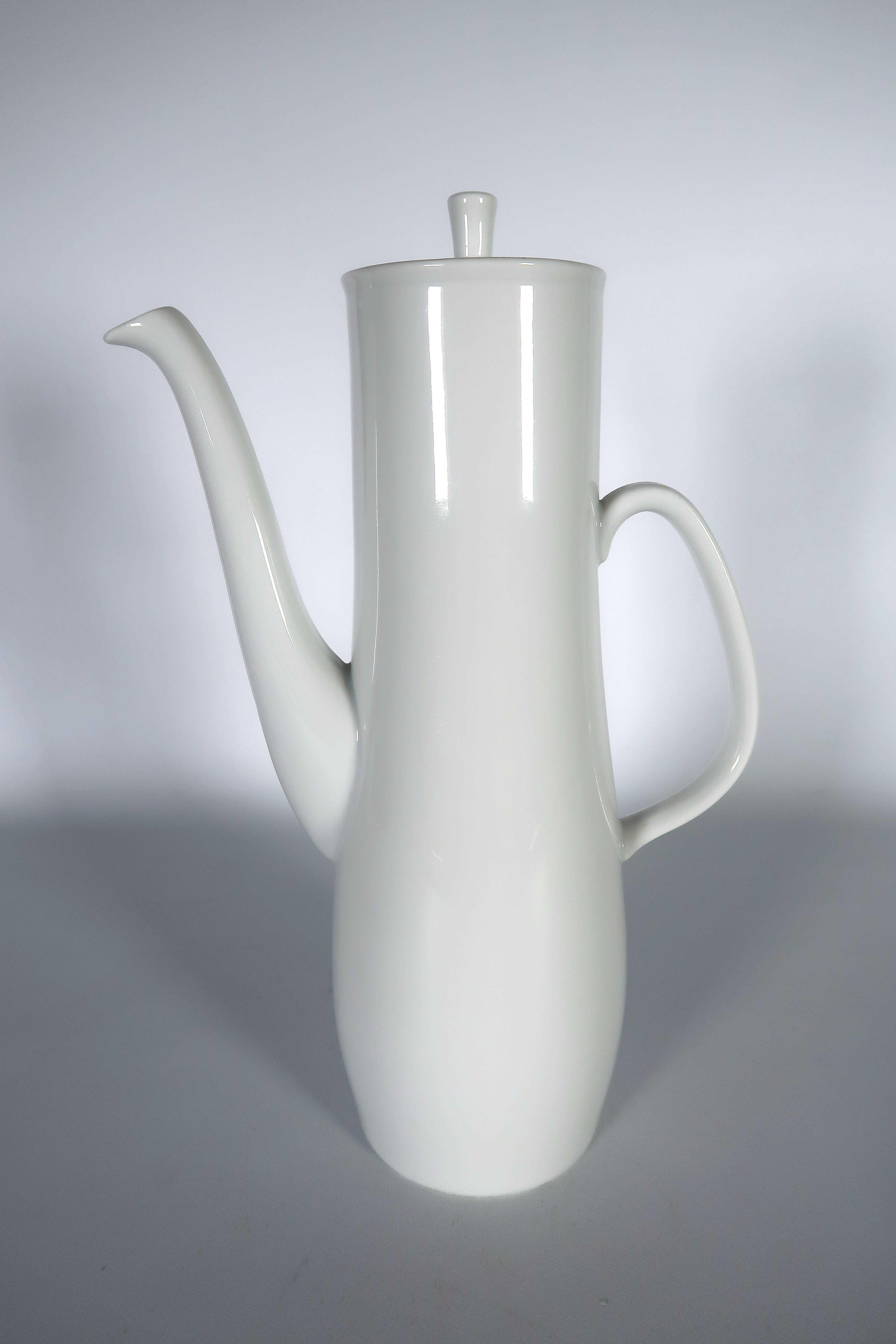 N.V. Porselein- en Tegelfabriek Mosa - Porselein, Koffiepot met roomstel ''Noblesse'' kopen? Bied vanaf 15!