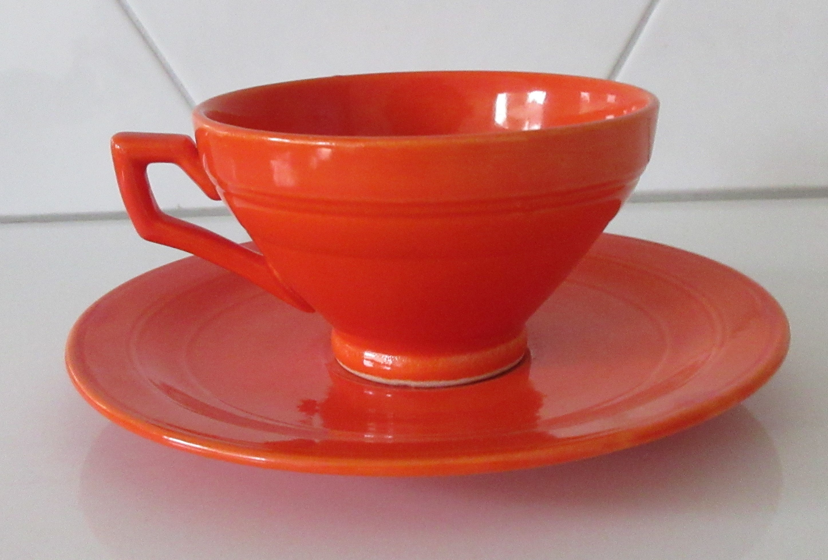 Niet of onleesbaar gesigneerd - Vernon Kilns Early California Green and Orange Demitasse Cup kopen? Bied vanaf 1!