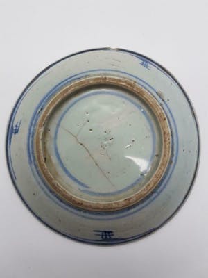 Niet of onleesbaar gesigneerd - Antiek Chinees porselein bordje blauw wit Ming periode, eind 16e -begin 17e eeuw kopen? Bied vanaf 1!