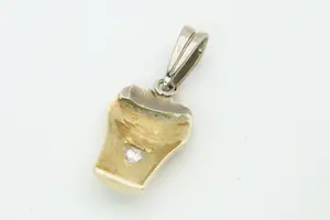 101 - Origineel 14 karaat bi colour Biertje hanger met ca 0.30 crt diamant kopen? Bied vanaf 180!