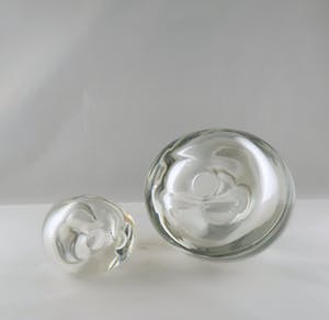 Floris Meydam - Glas, Twee blankglazen vaasjes voor Glasfabriek Leerdam kopen? Bied vanaf 1!