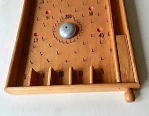 Curiosa - Knikkerspel met knikkers - Hout - 60-er jaren - Uit Tschechoslowakije (gemerkt) kopen? Bied vanaf 69!