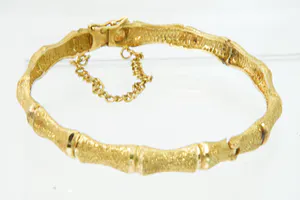 Surinaamse 18 krt geel-gouden zg. "Bamboe" armband - glad/ruw model - kopen? Bied vanaf 640!