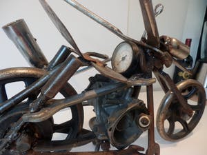 Niet of onleesbaar gesigneerd - METALEN SCULPTUUR MOTORFIETS!!! kopen? Bied vanaf 1!
