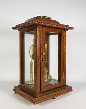 Niet of onleesbaar gesigneerd - Klok, Pendule in houten kast met glazen ruitjes kopen? Bied vanaf 1!