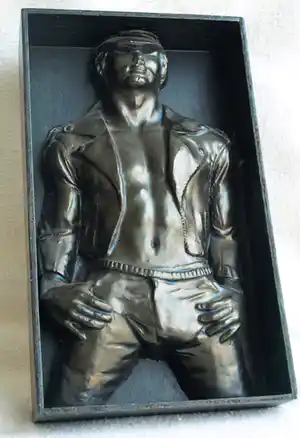 Marcel Joosen - Kunststof en hout , “Man in de Kast“ - 1982 – nr. 3 van 10 ex. verkocht voor € 1!