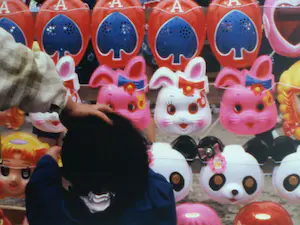 Henk Schiffmacher - Grote gesigneerde foto op dibond “Maskers” + gesigneerd boek – 60 x 90 cm kopen? Bied vanaf 250!