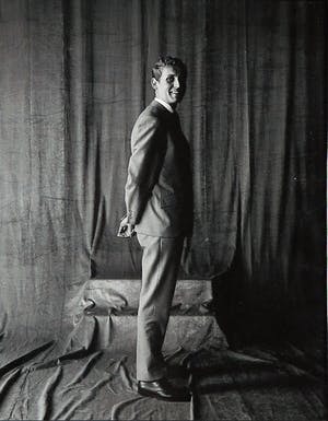 Paul Huf - Foto, lot van twee los ingelijste portretten van John Lanting en Corrie Brokken kopen? Bied vanaf 1!