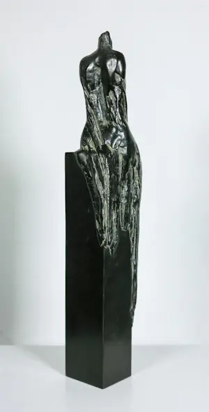 Kiny Copinga - Brons, Vrouw met gedrapeerd kleed over de sokkel kopen? Bied vanaf 500!