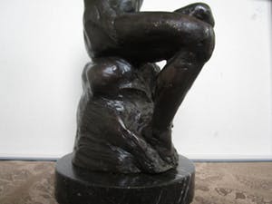 Niet of onleesbaar gesigneerd - Bronzen figuur...... vertwijfeling kopen? Bied vanaf 1!