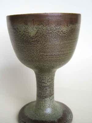 Niet of onleesbaar gesigneerd - Kelkglas of beker van keramiek verkocht voor € 1!