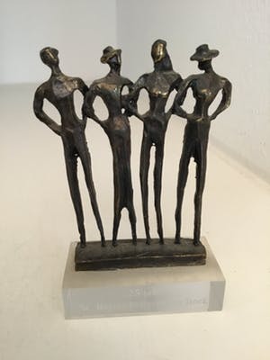 Corry Ammerlaan - Sculptuur “ Winkelend publiek “ kopen? Bied vanaf 25!