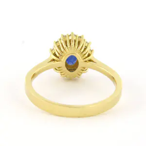 18k gouden entourage ring met saffier en briljant geslepen diamant tot. 0.28ct kopen? Bied vanaf 650!