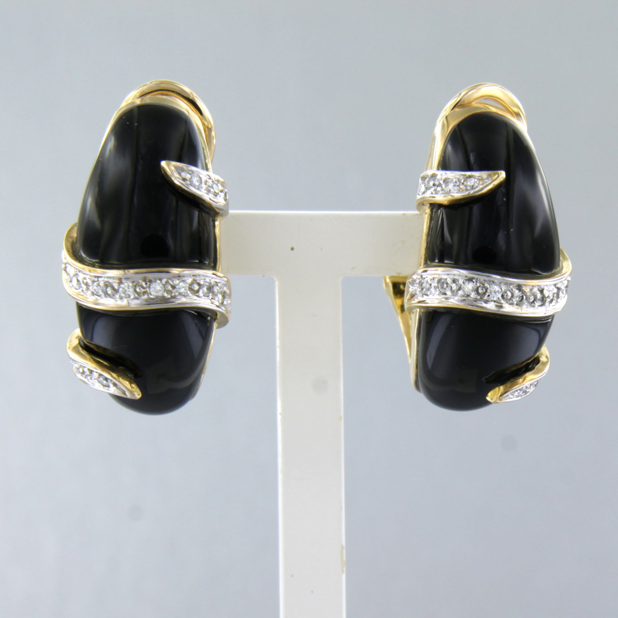 Acheter18k bicolour gouden oorclips met onyx en briljant geslepen diamant tot. 0.20ct? Enchérissez de 1400!