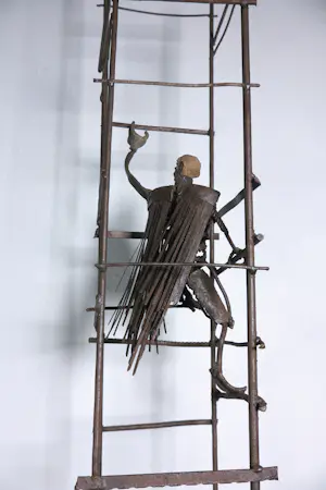 Jan Verschueren - Zeer groot beeld van schroot en terracotta, Klomopkolom kopen? Bied vanaf 750!