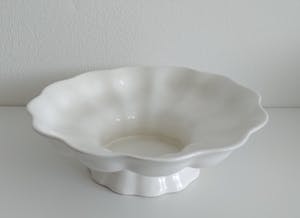 Porceleyne Fles - Prachtige "geplooide" , crème kleurige schaal in uitstekende conditie kopen? Bied vanaf 49!