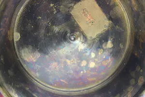 Niet of onleesbaar gesigneerd - Unieke Zeer Oude Bronzen Cloisonne Schaal en twee Cloisonne Vazen (20e eeuw) kopen? Bied vanaf 1!