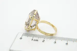 27 - Klassieke 18 Krt geel gouden ring met grote ovalen zeer licht roze Amethist kopen? Bied vanaf 210!