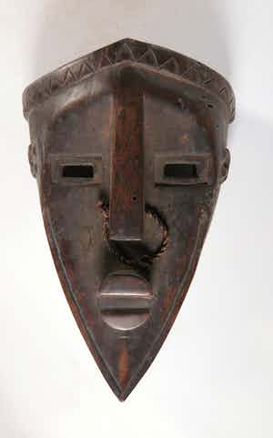 Kasai - Hout, Masker met neussieraad verkocht voor € 1!