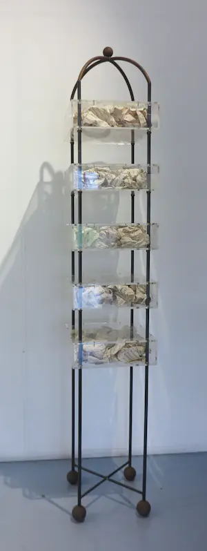 Henny Schakenraad - Mixed Media / Zeer groot object van o.a. metaal, plexiglas en papier, BEWAREN kaufen? Bieten Sie von 320!