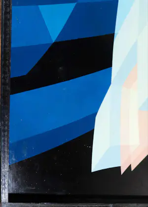 Hans Klaui - Acryl op paneel, Geometrische compositie in blauw en lichtroze - Ingelijst kopen? Bied vanaf 1!