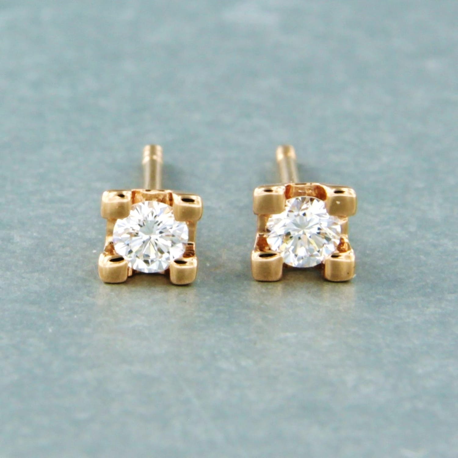 18k rosé gouden solitair oorknoppen met briljant geslepen diamant totaal 0,22ct kopen? Bied vanaf 240!