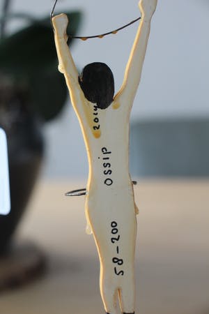 Ossip - sculptuur van jonge acrobaat op de hoepel kopen? Bied vanaf 299!