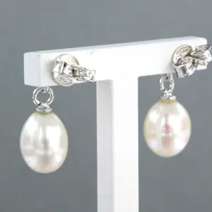 18k wit gouden oorhangers met parel en briljant geslepen diamant tot.0.40ct kopen? Bied vanaf 450!