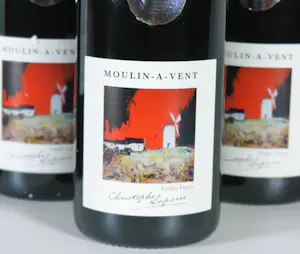 Niet of onleesbaar gesigneerd - Lot van 7 flessen wijn, 2 x Château Poujeaux + 6 x Moulin-A-Vent C. Lapierre kopen? Bied vanaf 1!