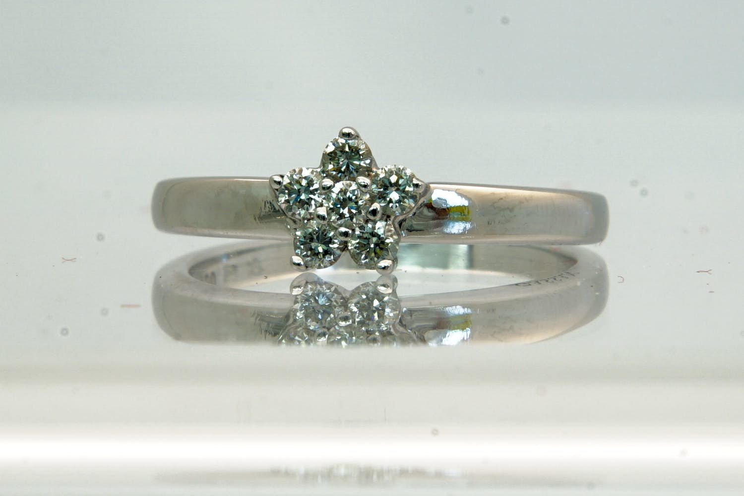 19 - elegante 18 Krt wit-goud solitair ring  0.25 crt briljant - HRD certificaat kopen? Bied vanaf 320!