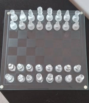 Curiosa - Glazen schaakspel, mat en helder glas kopen? Bied vanaf 60!