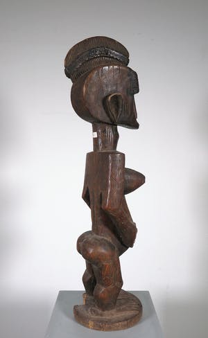 Marka - Hout en metaal, Staand vrouwenfiguur kopen? Bied vanaf 1!