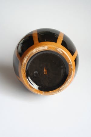 Niet of onleesbaar gesigneerd - slanke vaas - gemerkt met H / Y of huisje kopen? Bied vanaf 1!