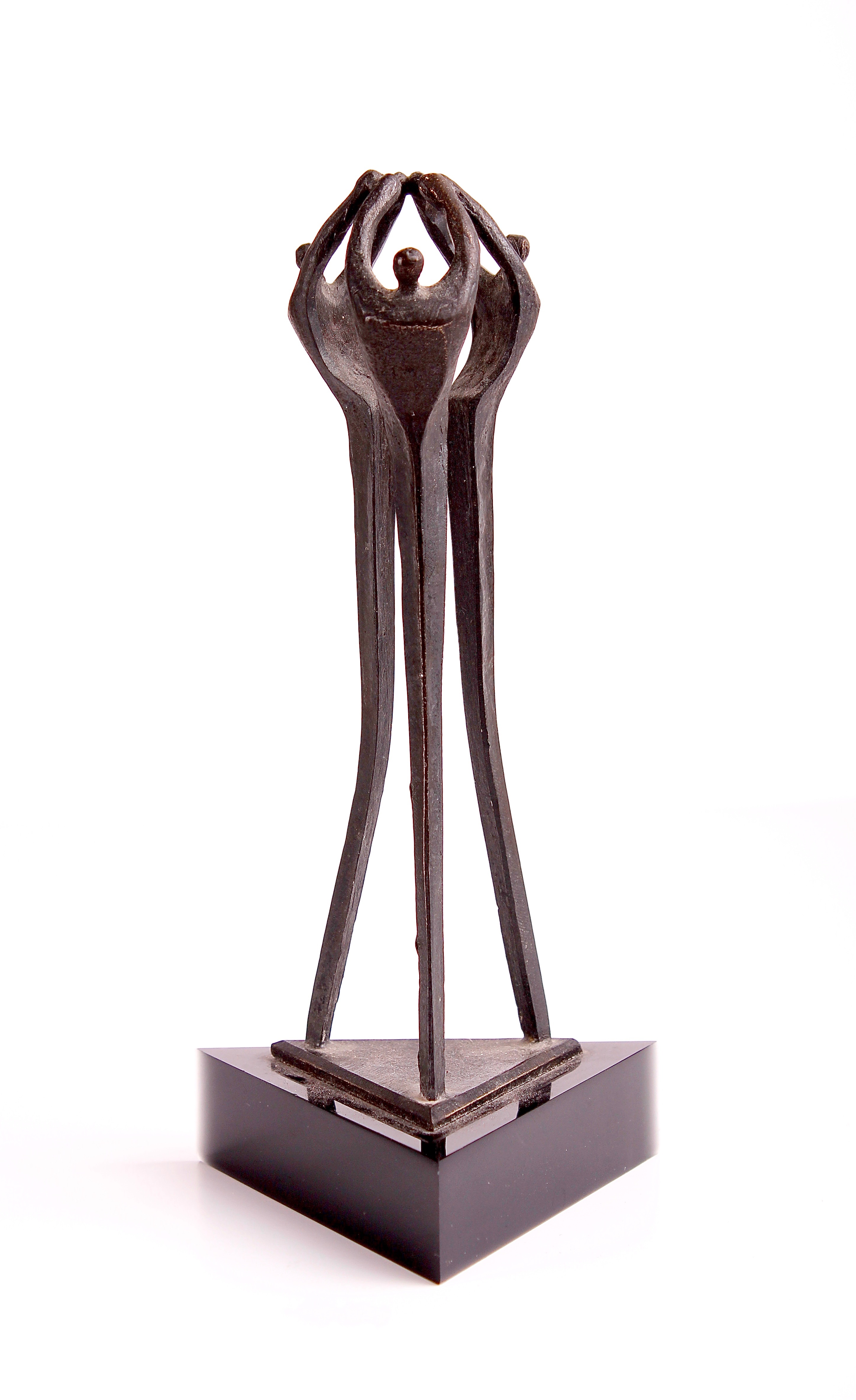 Corry Ammerlaan - van Niekerk - Verbronsd beeld 'Samenwerking' op natuurstenen voet ca. 2000 kopen? Bied vanaf 24!