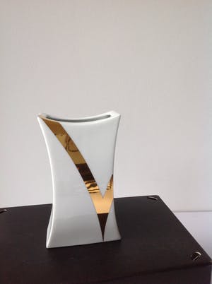 Rosenthal - Jan van der Vaart Convex vaasje 1990 porselein met goud kopen? Bied vanaf 59!