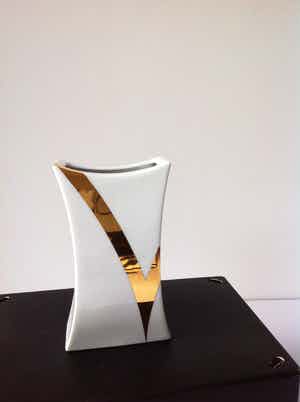 Rosenthal - Jan van der Vaart Convex vaasje 1990 porselein met goud verkocht voor € 59!
