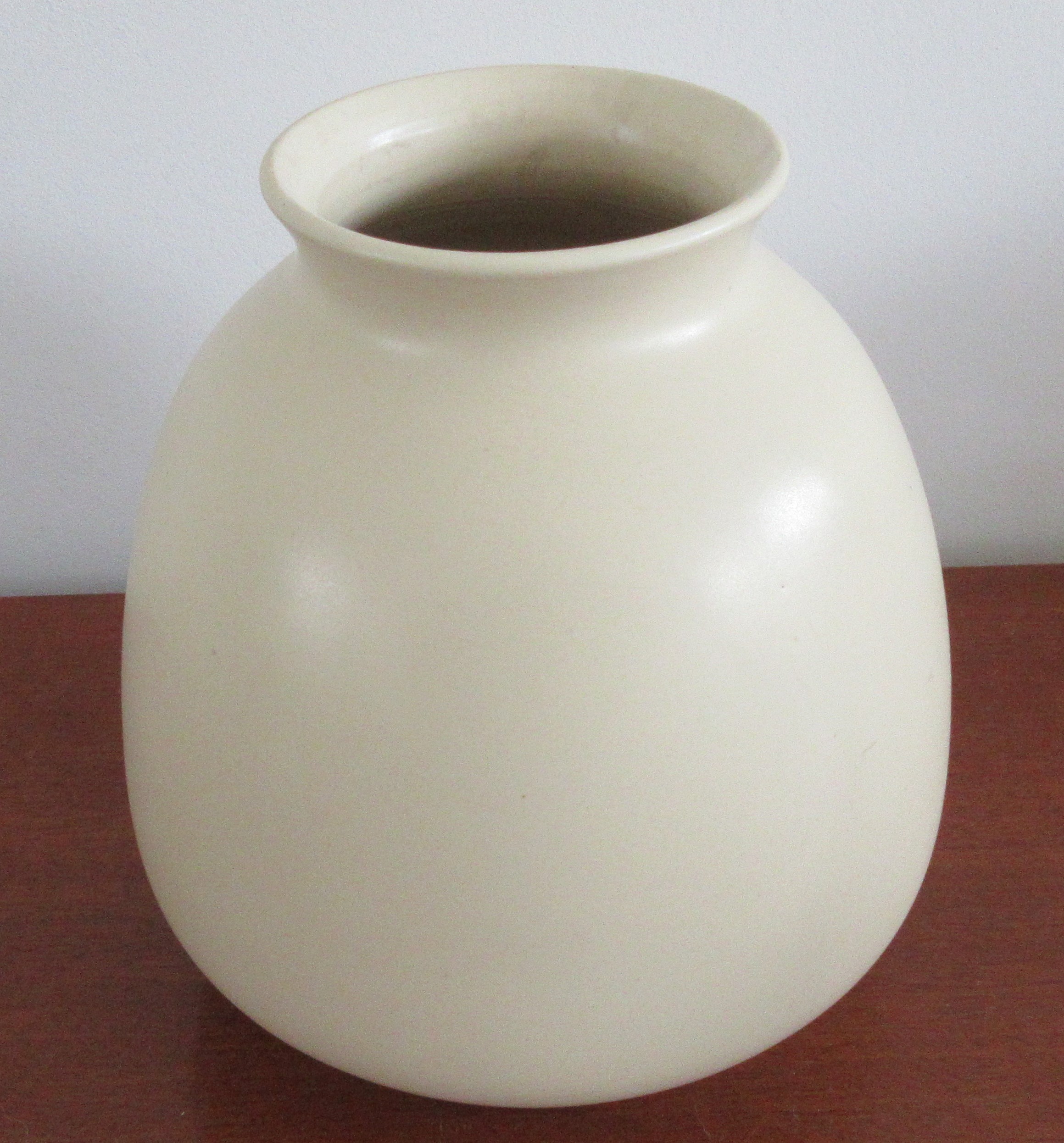 ADCO - Matte creme witte vaas model 1033 kopen? Bied vanaf 48!