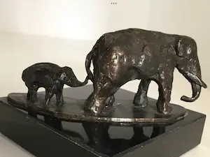 Astrid Veldhuyzen-Koppen - Sculptuur “ Olifant met jong “ kopen? Bied vanaf 1!