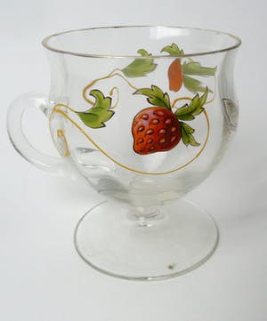 Niet of onleesbaar gesigneerd - Henkelbecher des Biedermeier aus Glas, um 1850, handbemalt kopen? Bied vanaf 1!
