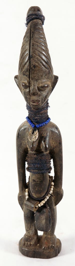 Ibedji - Vrouwenbeeld met kralen en amuletten kopen? Bied vanaf 1!