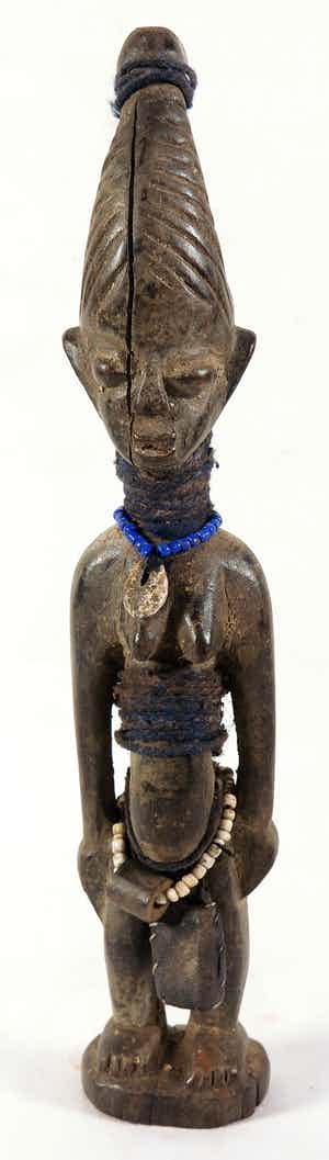 Ibedji - Vrouwenbeeld met kralen en amuletten verkocht voor € 1!