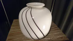 AcheterPorzellanfabrik W. Goebel - Vintage designvaas met paarse strepen? Enchérissez de 15!