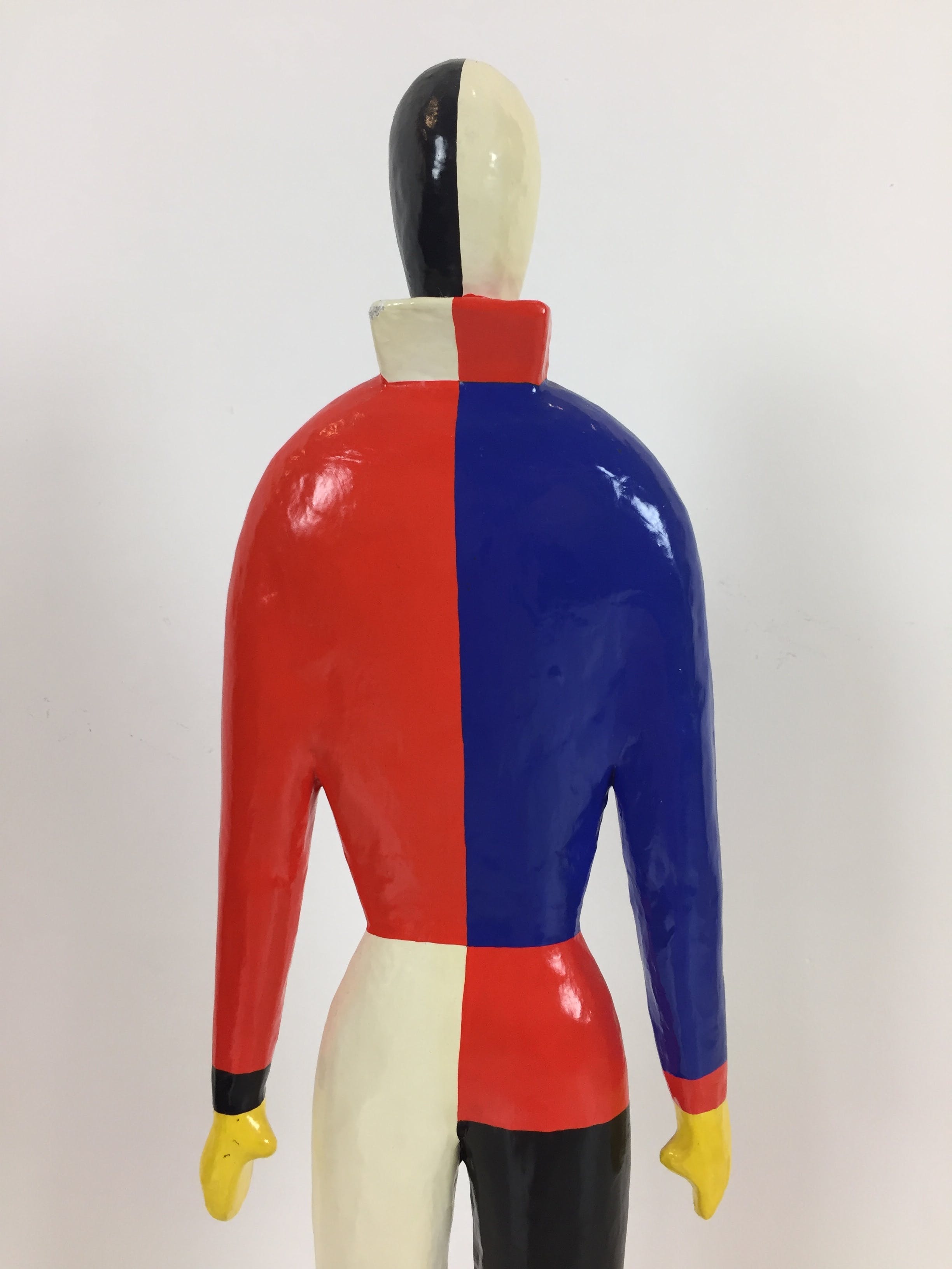 Kazimir Malevich - Beschilderd papier-maché, 'Suprematism contour of sportsmen', Guggenheim Museum verkocht voor € 49!