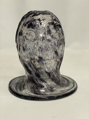 Niet of onleesbaar gesigneerd - Figuur met hoed kopen? Bied vanaf 1!